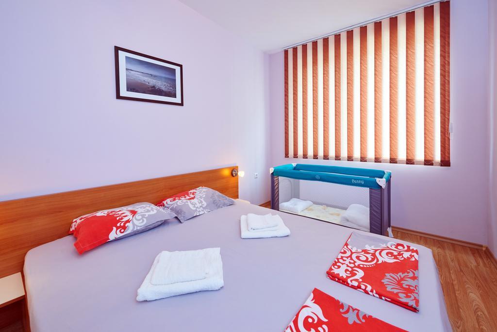 Apartments Dimitrovi Pomorie Esterno foto