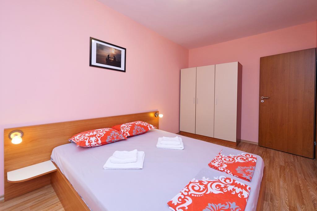 Apartments Dimitrovi Pomorie Esterno foto